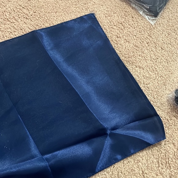 Navy blue solid table runner - Picture 3 of 3